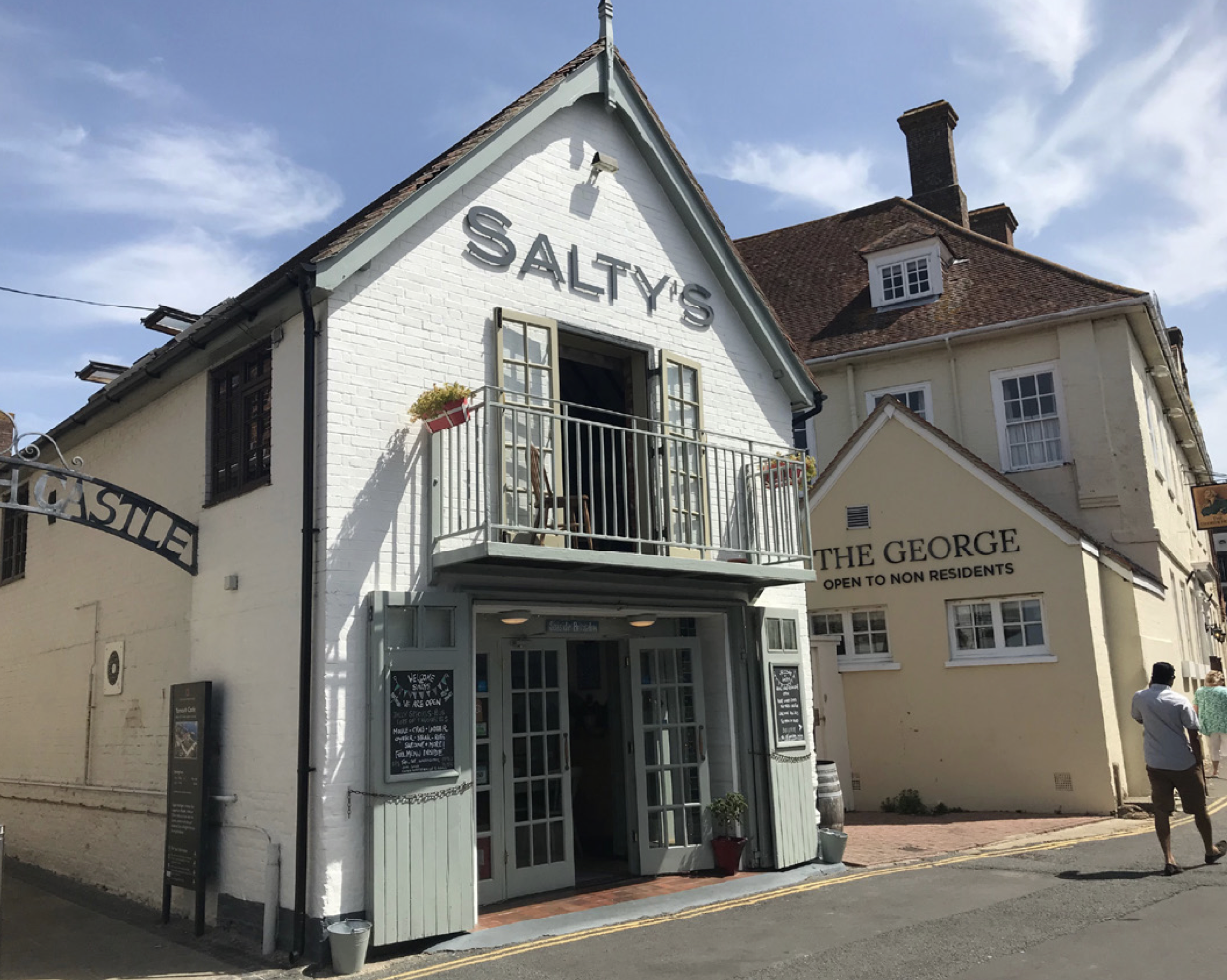 🦀 Salty's Yarmouth Set to Reopen – A South Coast Icon Returns